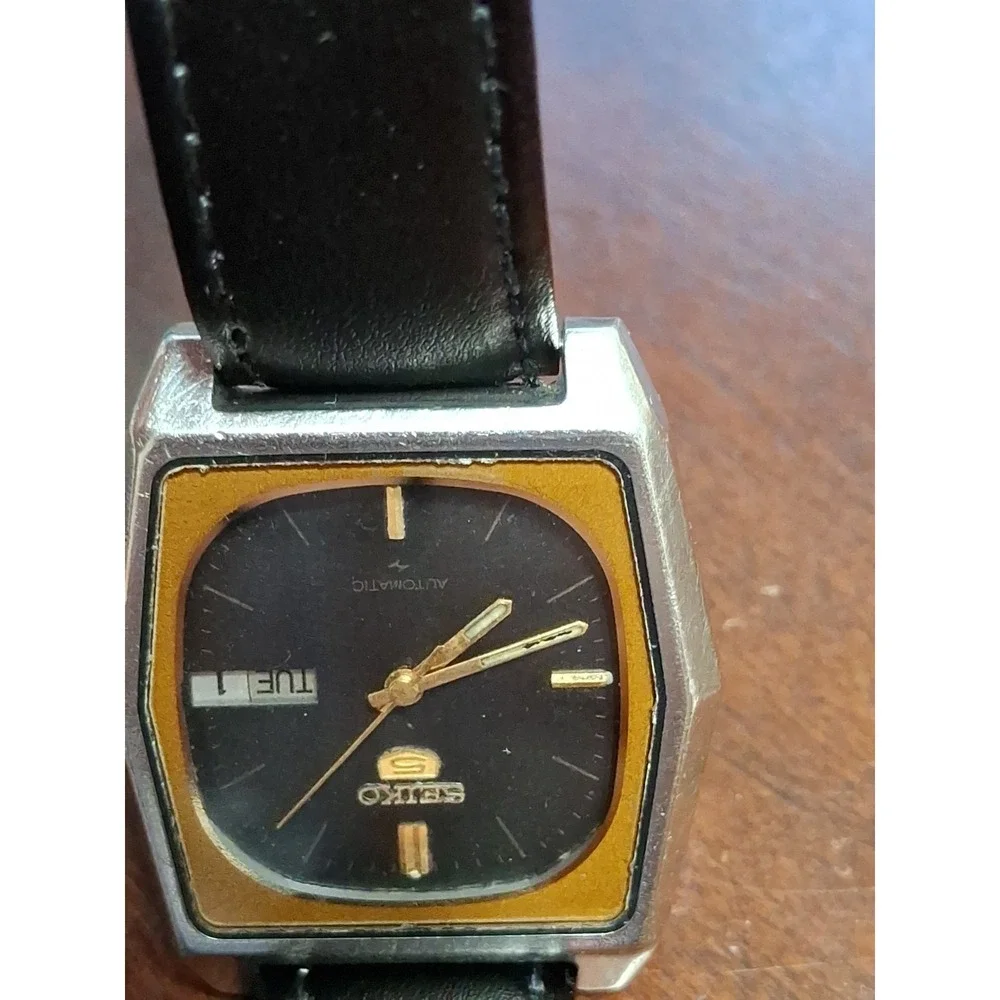 Vintage Mens Seiko 5 Automatic 33mm Watch 7009-5560A1. 17 Jewels, Self Winding.